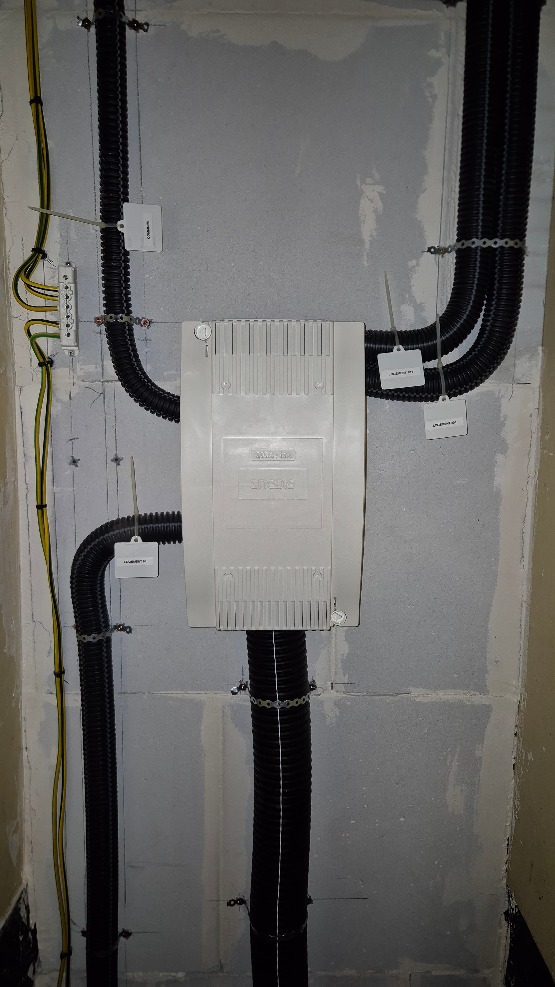 Tableau protection borne