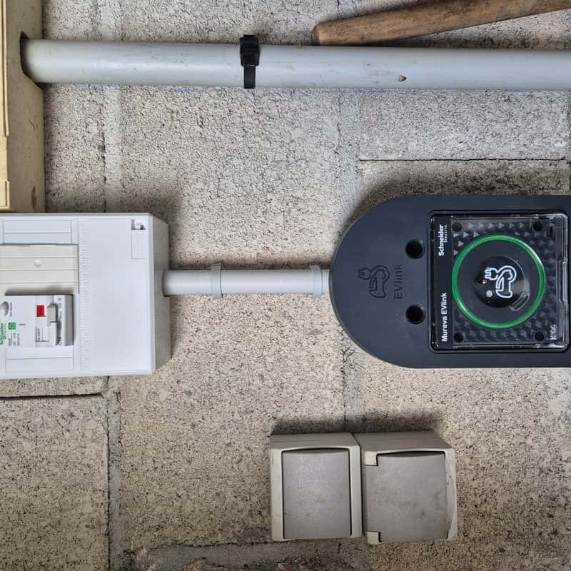 Installation borne de recharge
